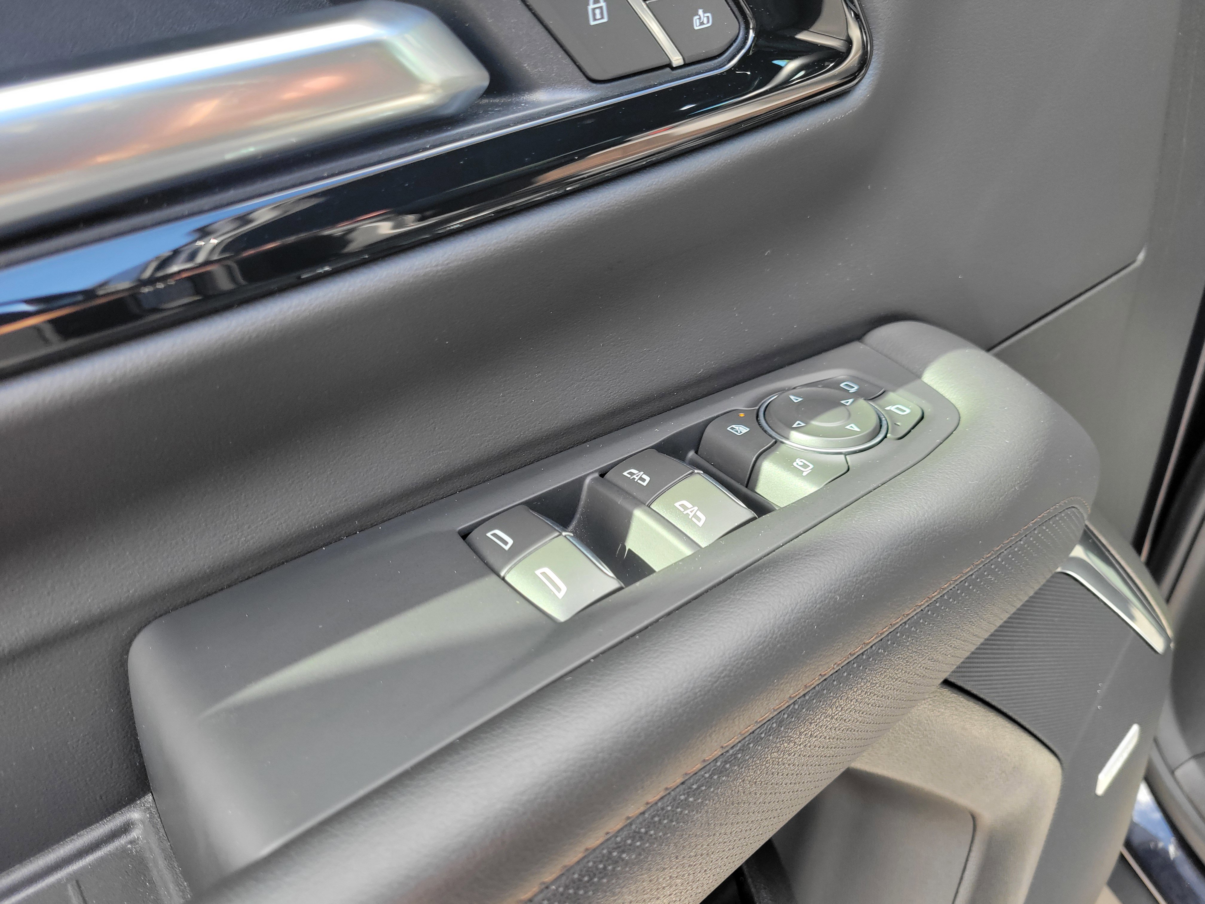 Certified 2025 Chevrolet Suburban High Country image 32