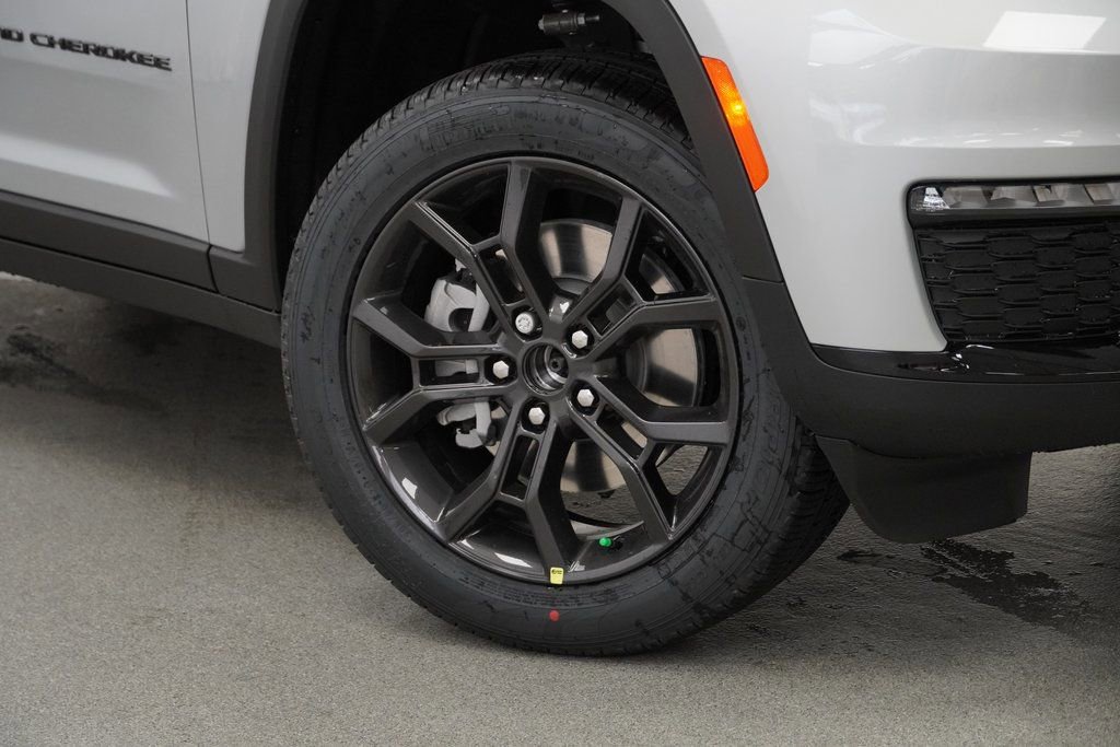 New 2025 Jeep Grand Cherokee L Limited image 4