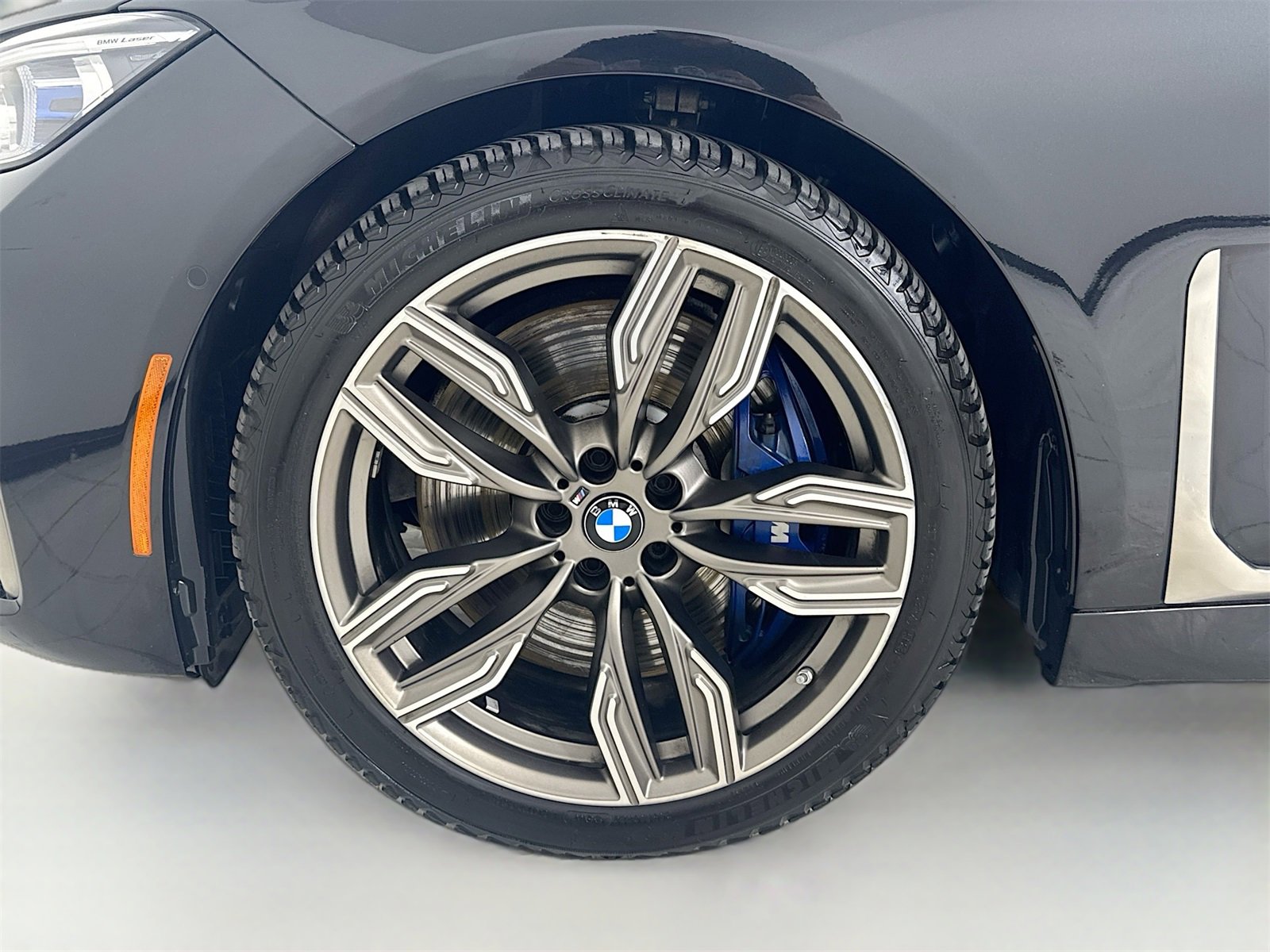 Used 2020 BMW M760i xDrive w/ Luxury Rear Seating Package image 9