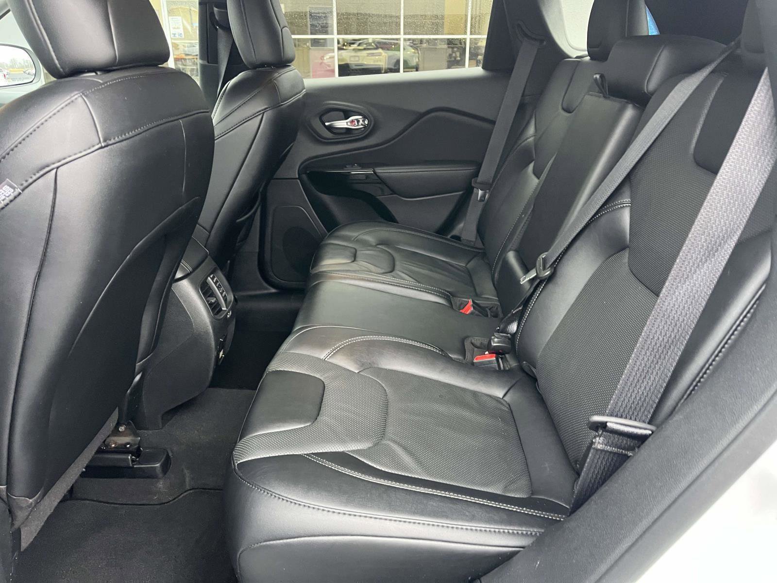 Used 2023 Jeep Cherokee Altitude Lux image 6