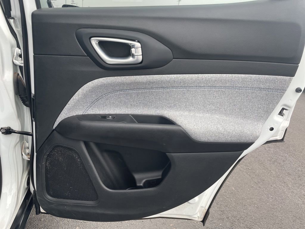 Used 2024 Jeep Compass Latitude image 33