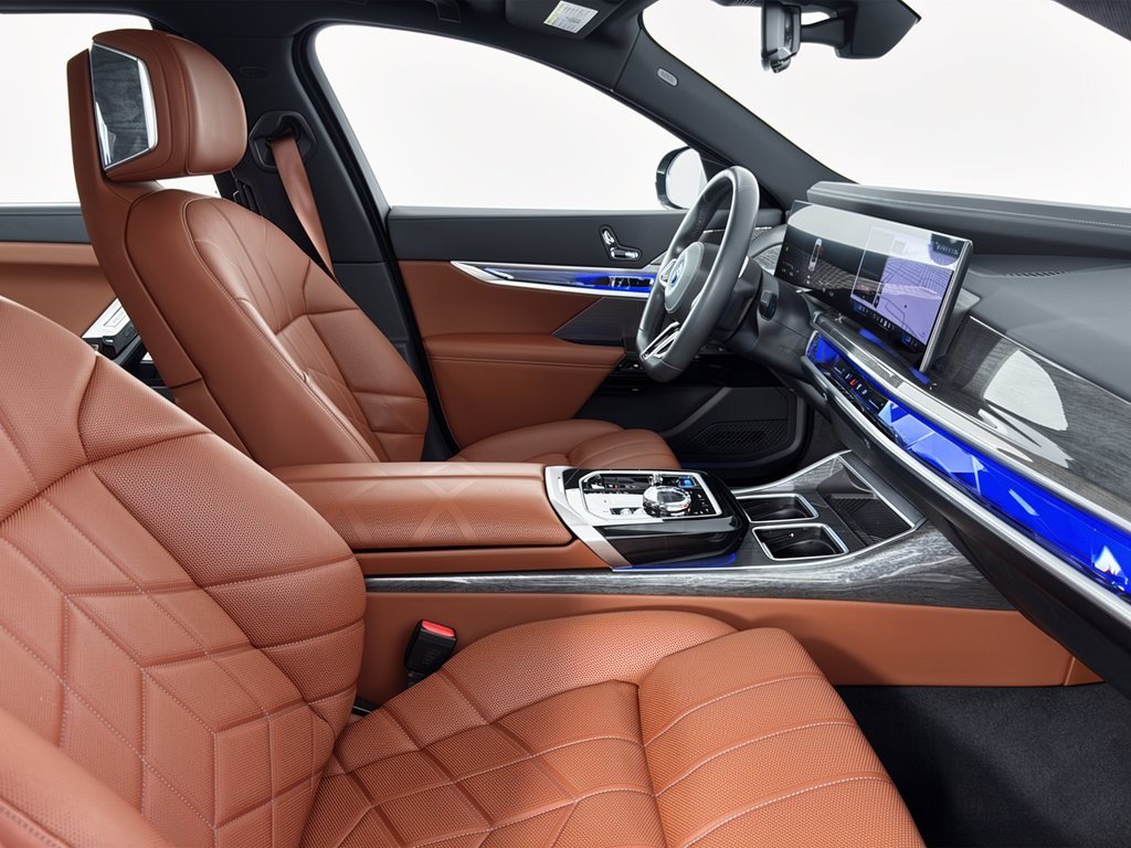 Certified 2023 BMW i7 xDrive60 AWD/4WD image 30