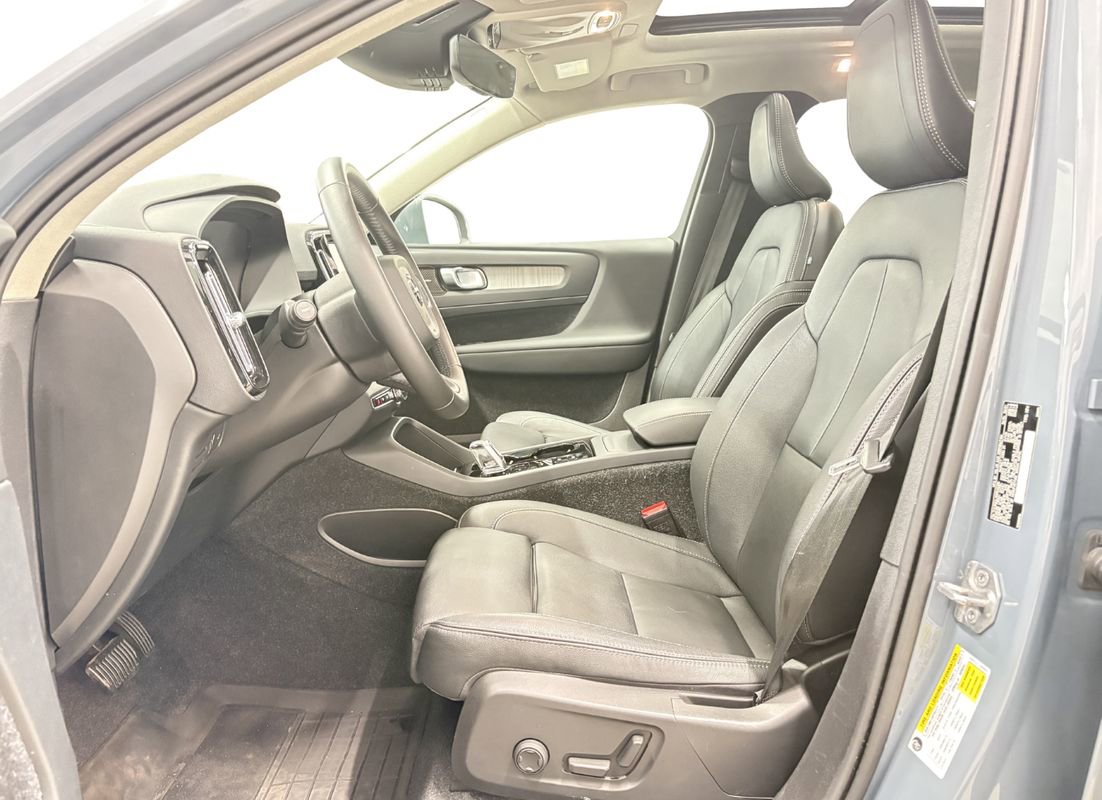 Used 2021 Volvo XC40 T5 Inscription w/ Advanced Package image 11