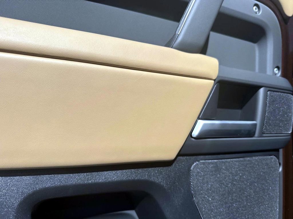 New 2025 Land Rover Defender 130 X-Dynamic SE image 11