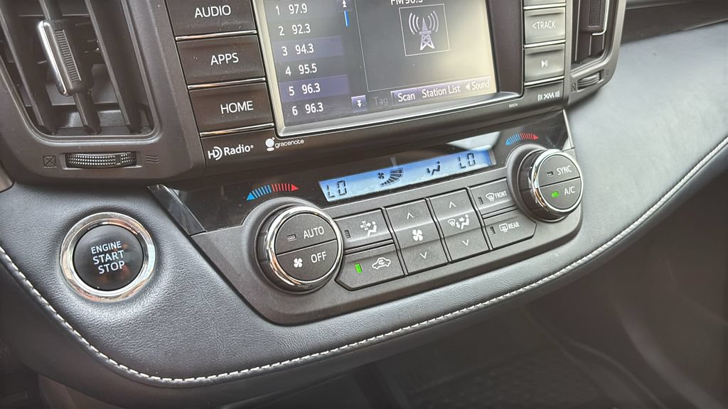 Used 2018 Toyota RAV4 XLE AWD/4WD image 22