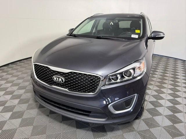 Used 2018 Kia Sorento FWD image 2