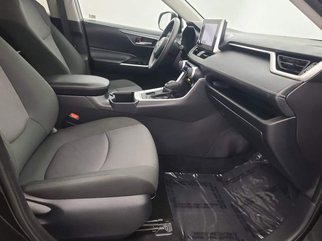 Used 2025 Toyota RAV4 XLE image 16