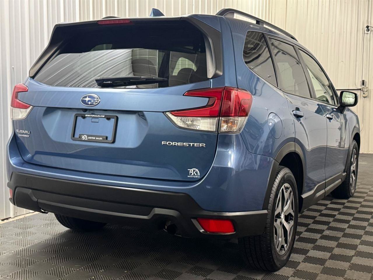 Used 2019 Subaru Forester Premium AWD/4WD image 4