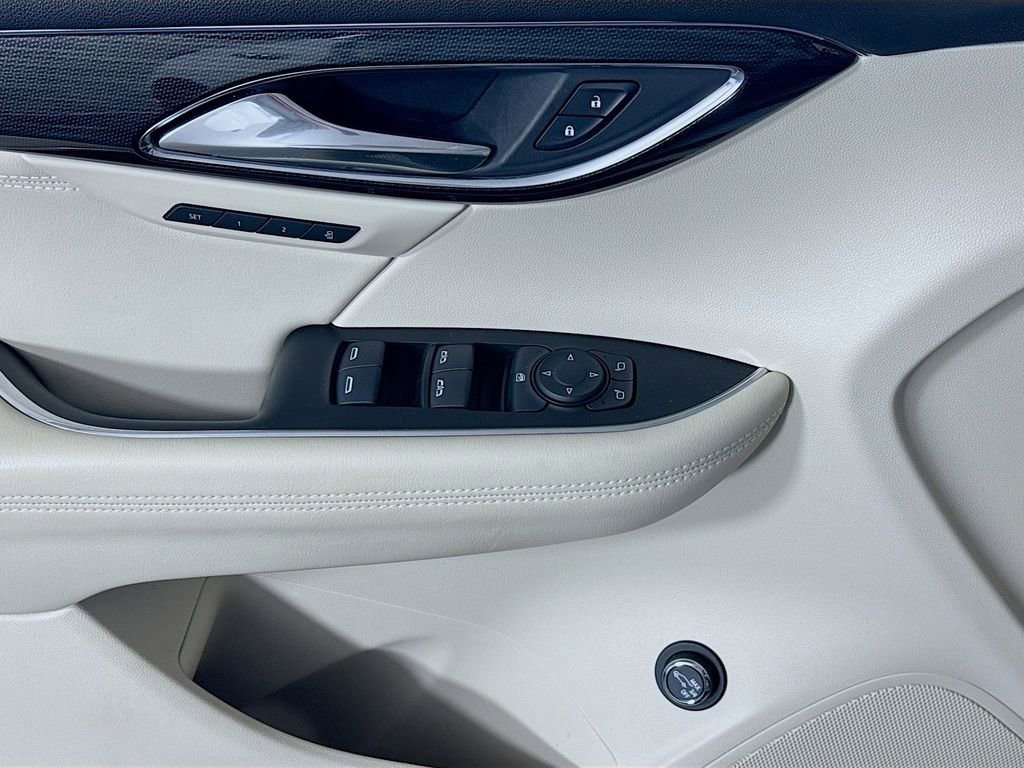 Used 2021 Buick Envision Essence w/ Technology Package I image 18