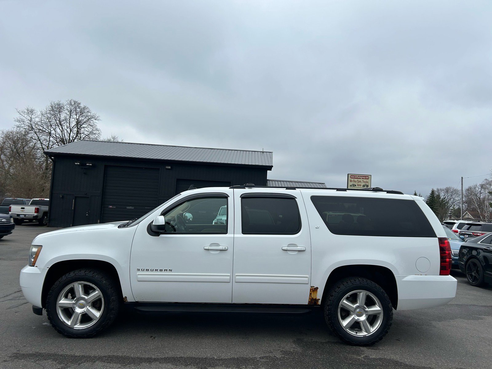 Used 2011 Chevrolet Suburban LT image 5