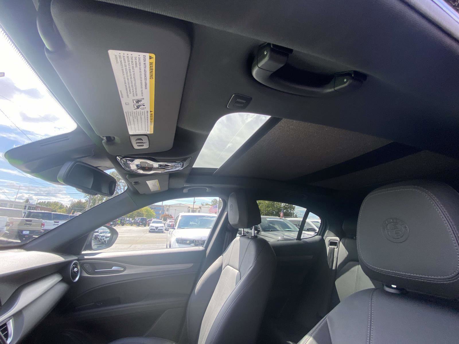 Used 2024 Alfa Romeo Stelvio Ti image 8