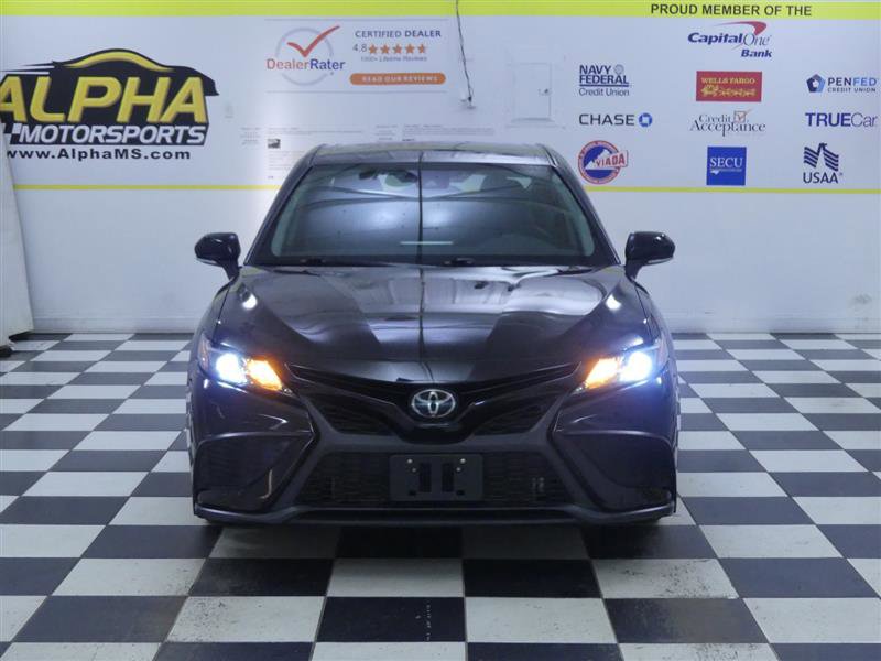 Used 2023 Toyota Camry SE image 2