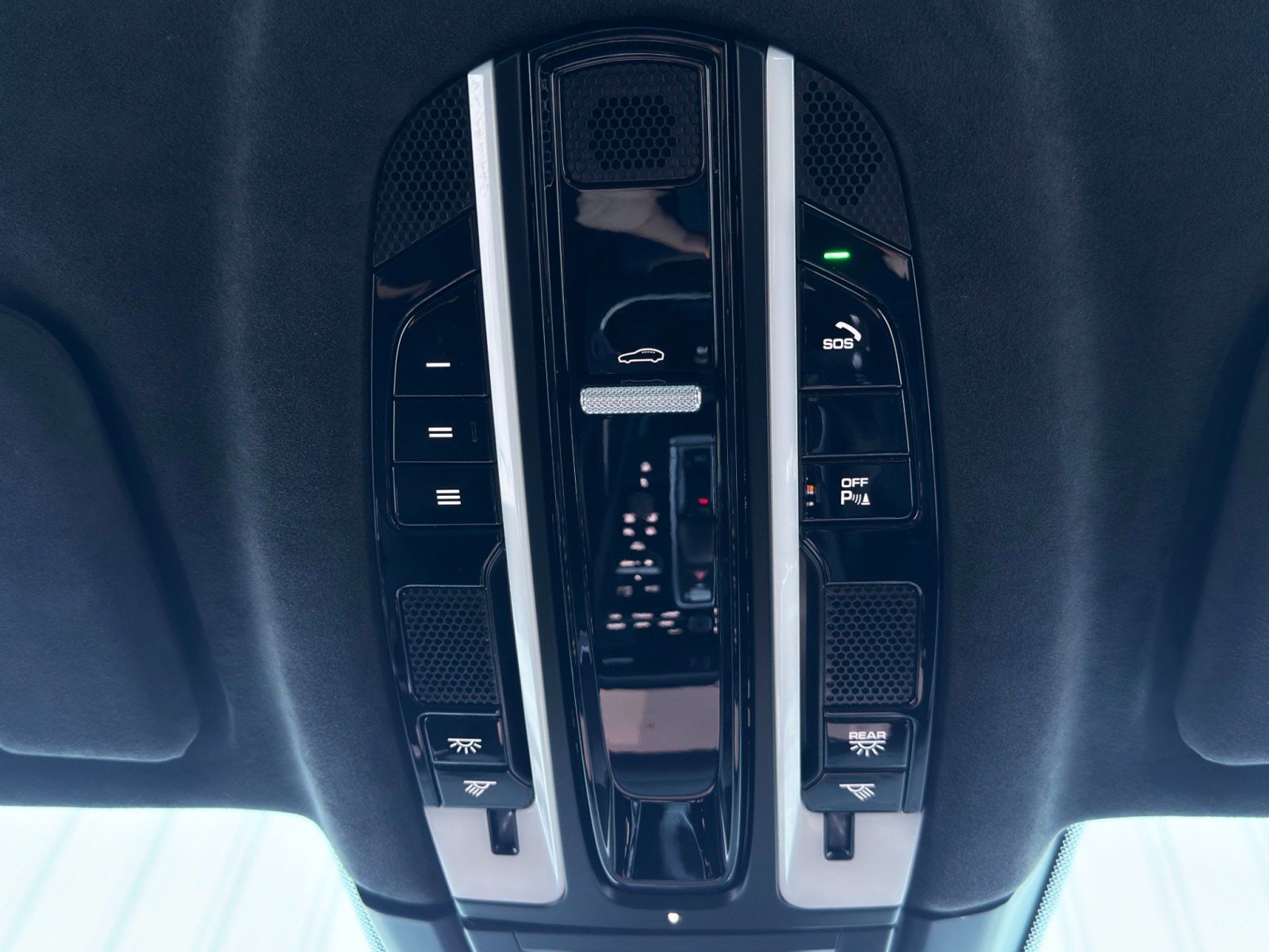 Used 2021 Porsche Cayenne Turbo S image 36