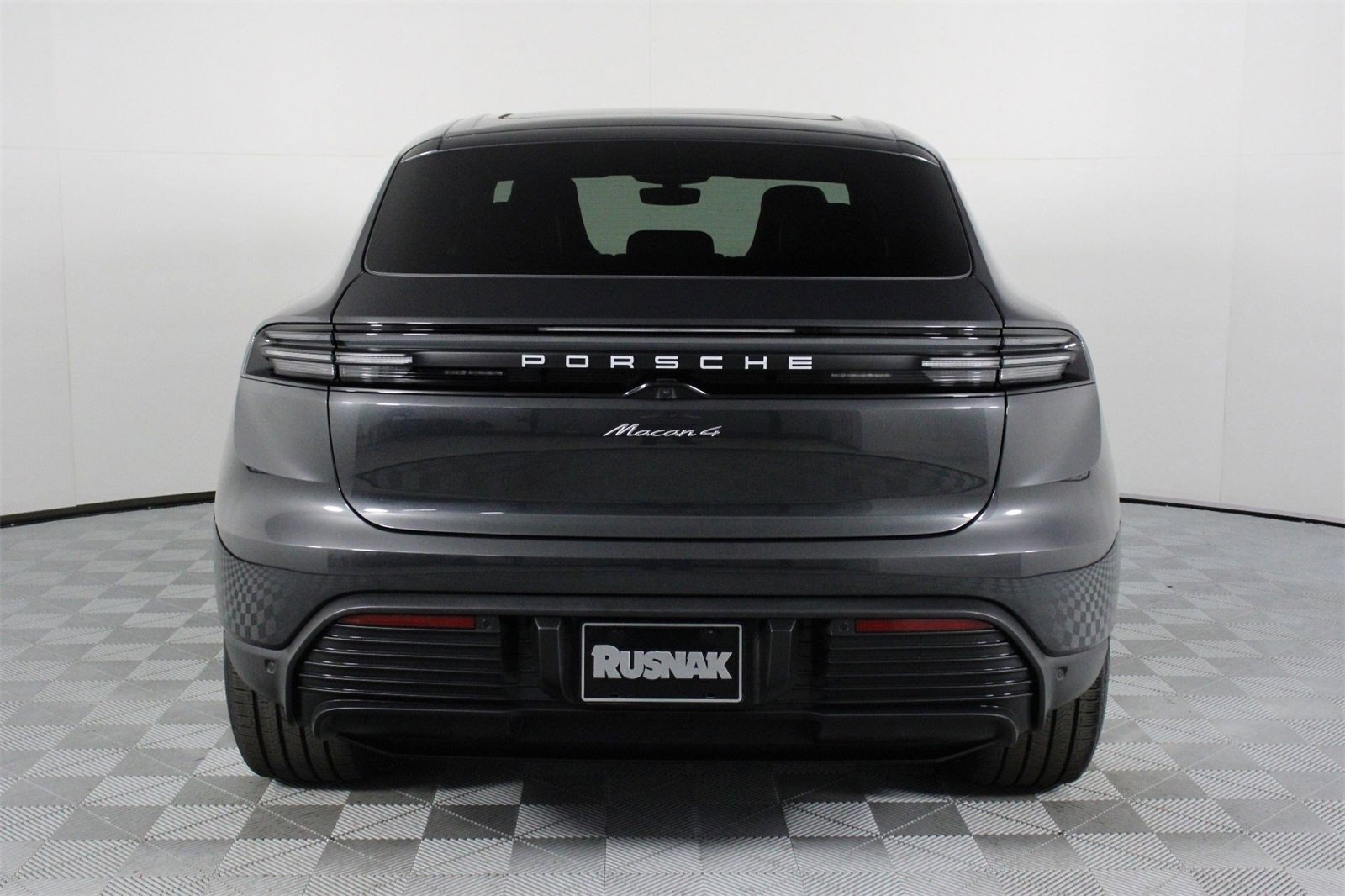Used 2025 Porsche Macan 4 Electric image 6