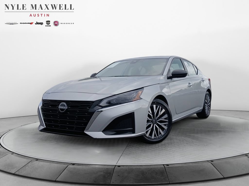 Used 2024 Nissan Altima 2.5 SV FWD image 1