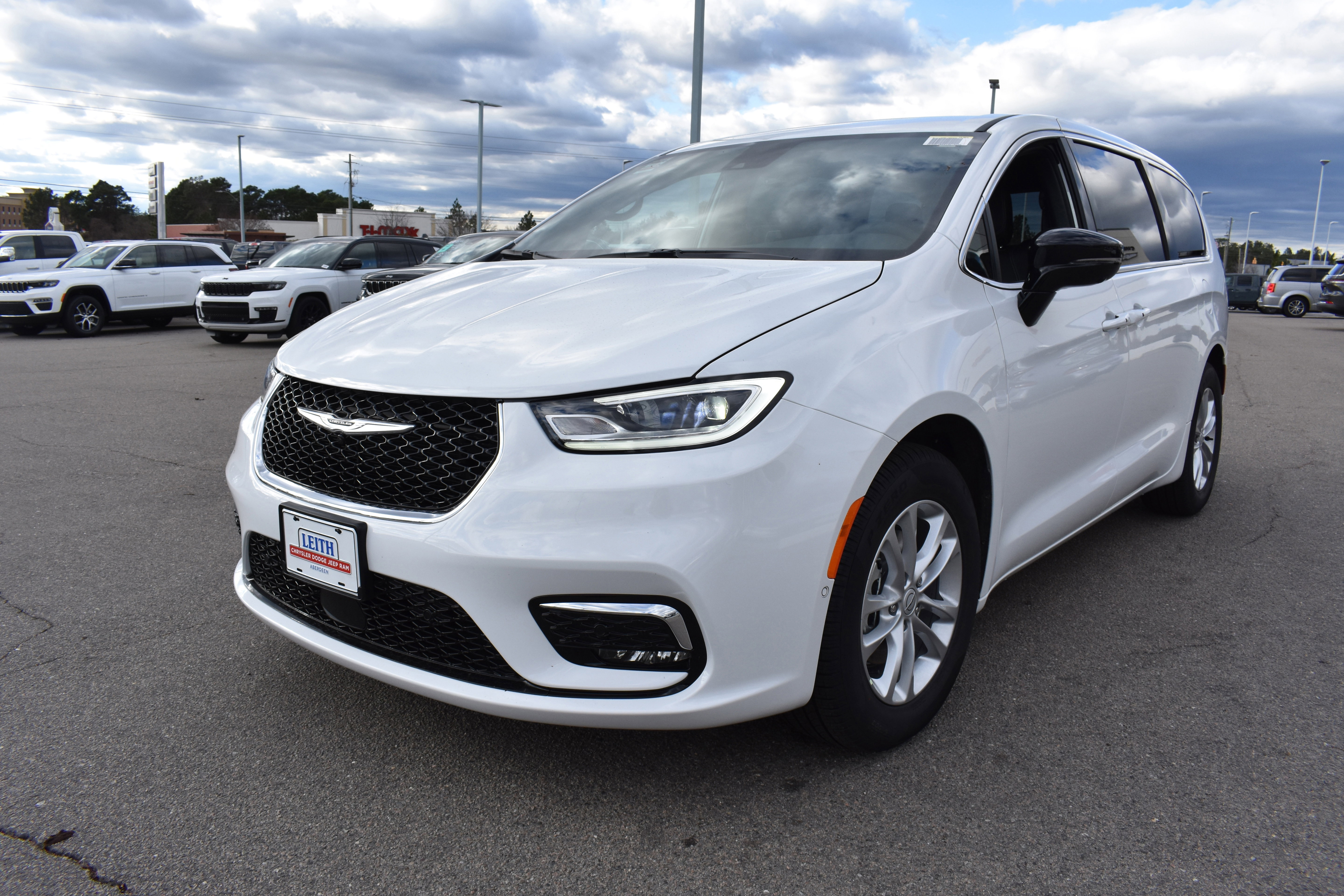 New 2026 Chrysler Pacifica Select image 5