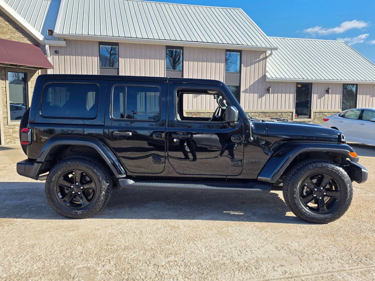 Used 2022 Jeep Wrangler Unlimited Sahara image 21