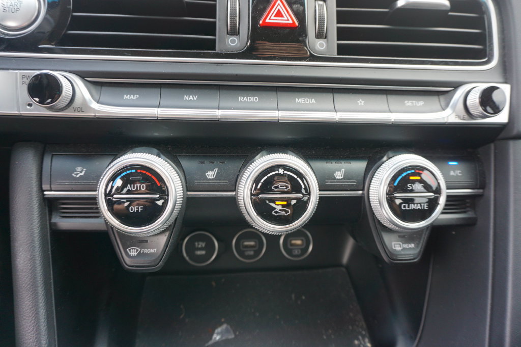 Used 2022 Genesis G70 3.3T RWD image 13