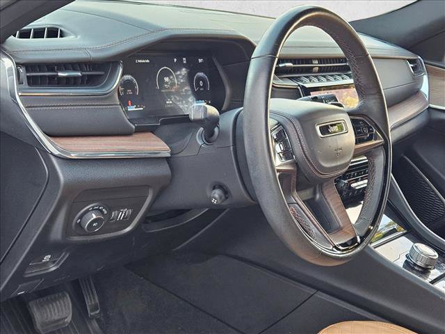 Used 2023 Jeep Grand Cherokee Summit w/ Luxury Tech Group V RWD image 8