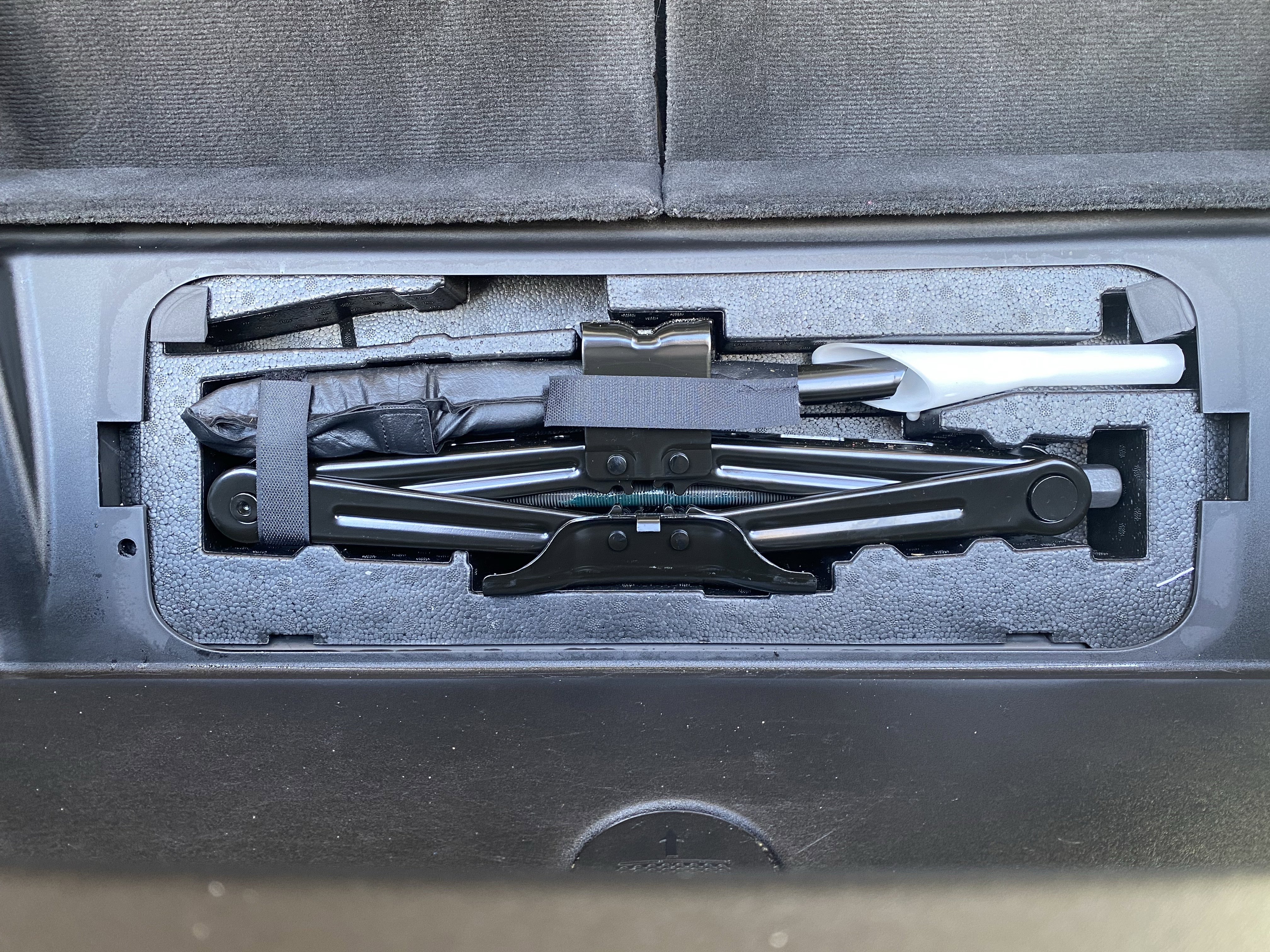 Used 2021 Jeep Grand Cherokee L Limited w/ Luxury Tech Group II image 34