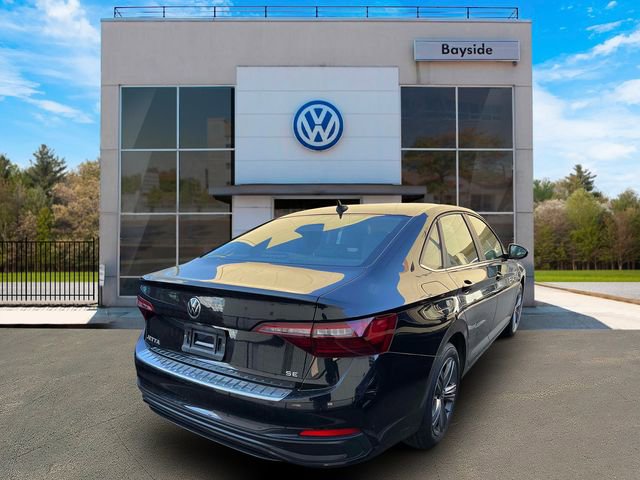Certified 2023 Volkswagen Jetta SE w/ Panoramic Sunroof Package image 7