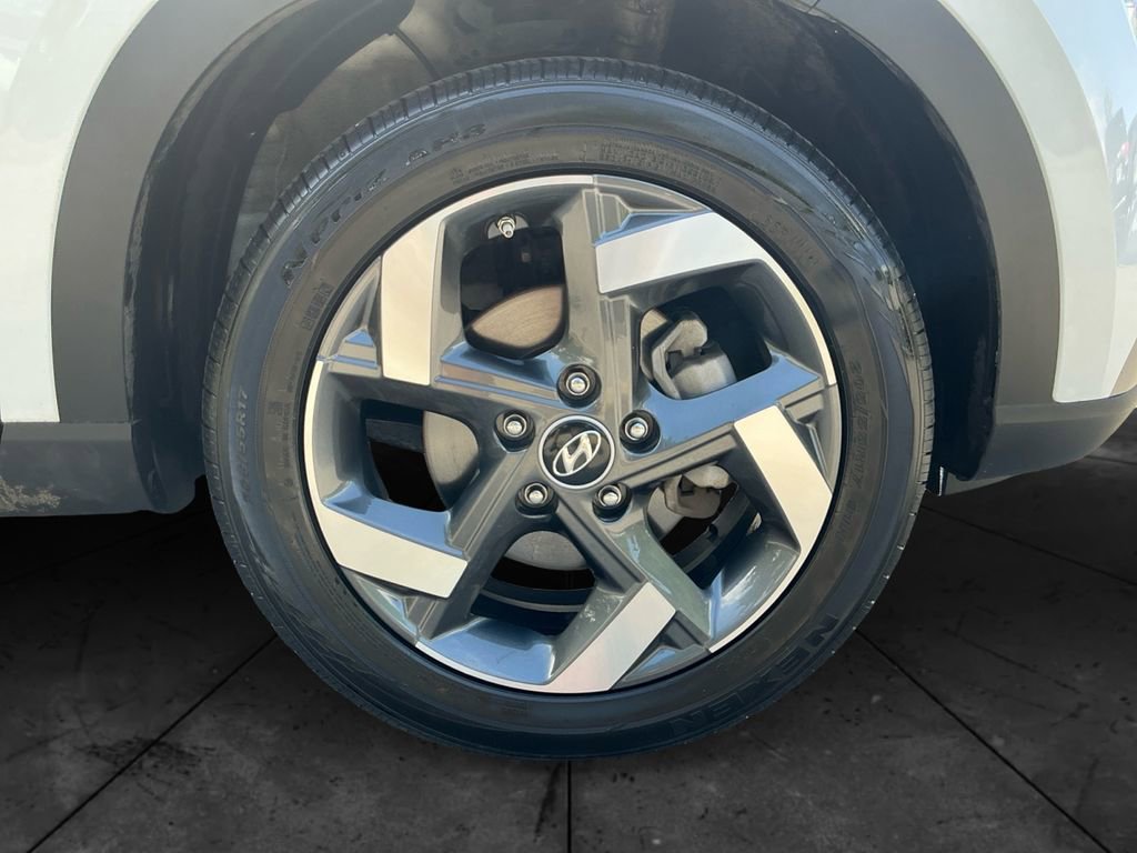 Used 2025 Hyundai Venue SEL FWD image 15