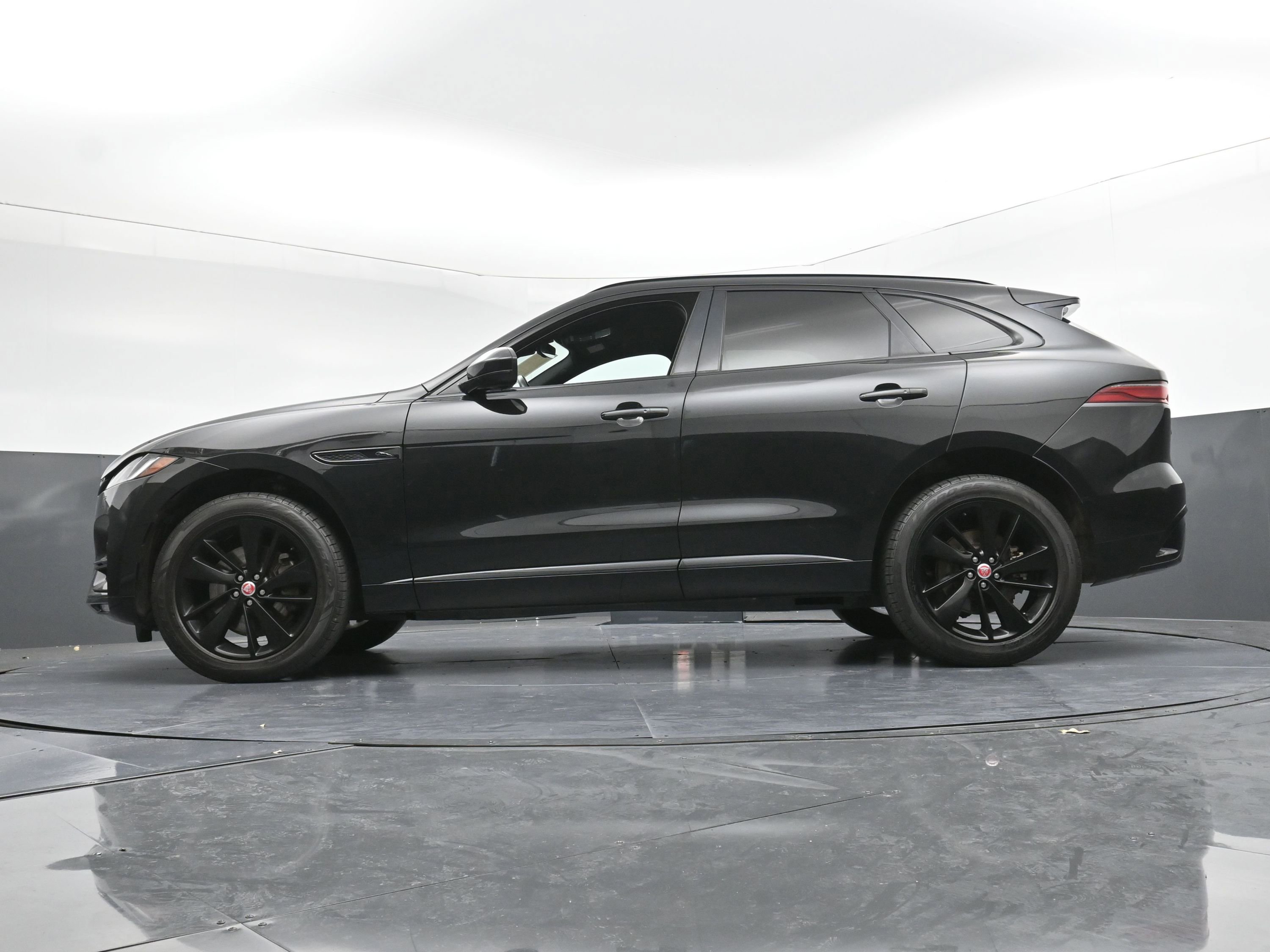 Used 2022 Jaguar F-PACE S image 29