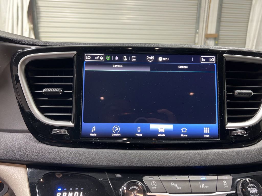 Used 2023 Chrysler Pacifica Touring-L image 32