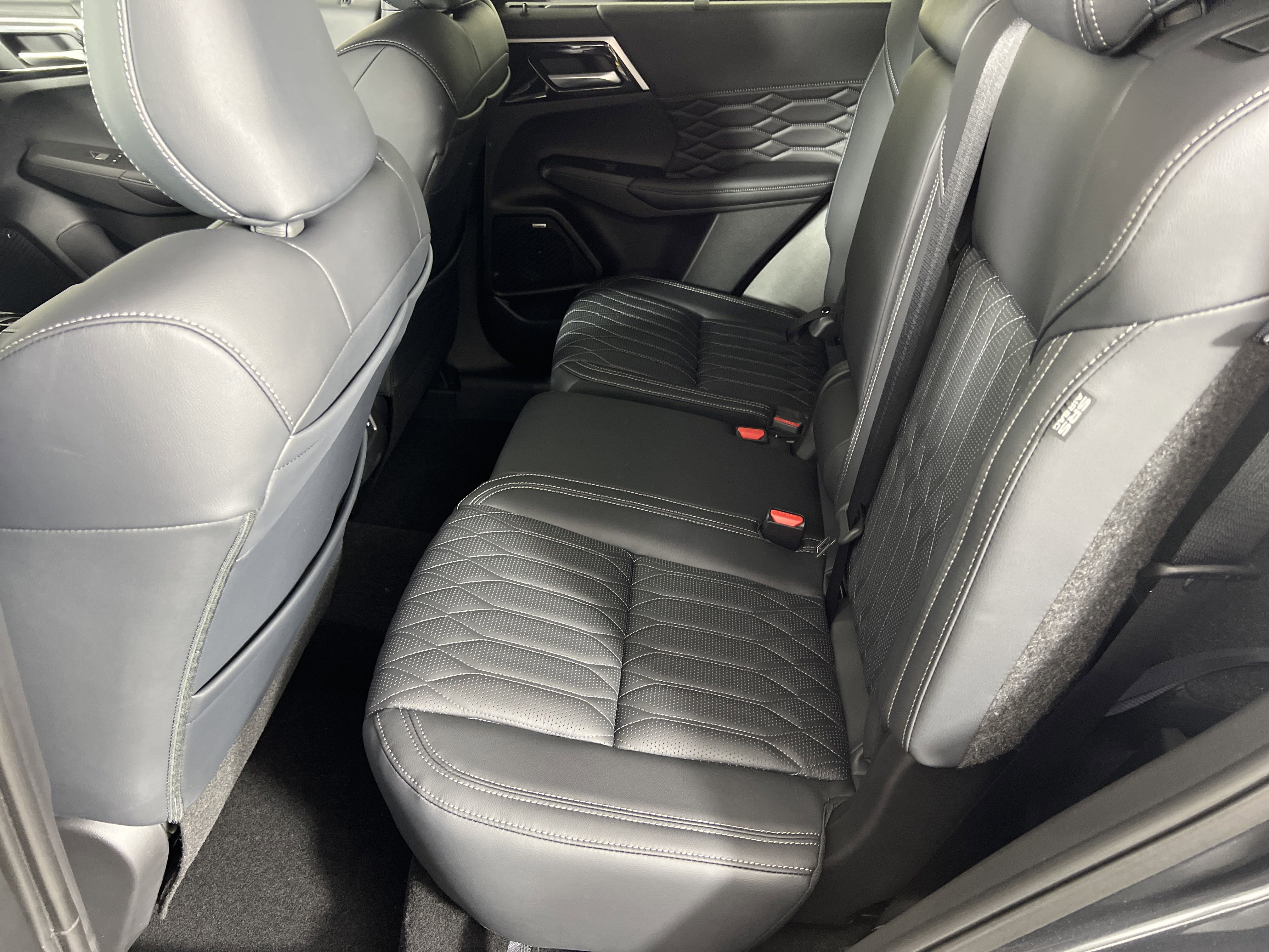 New 2025 Mitsubishi Outlander SEL image 11