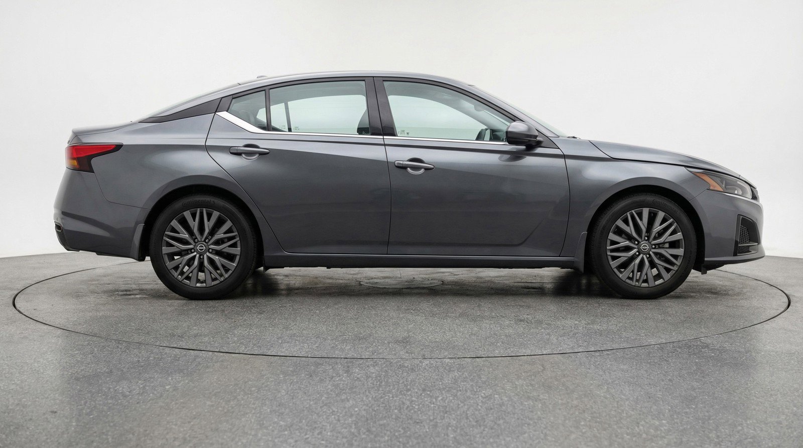 Used 2025 Nissan Altima 2.5 SV FWD image 11