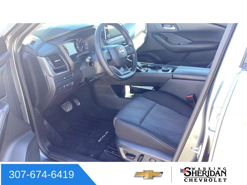 Used 2025 Nissan Rogue SV image 8