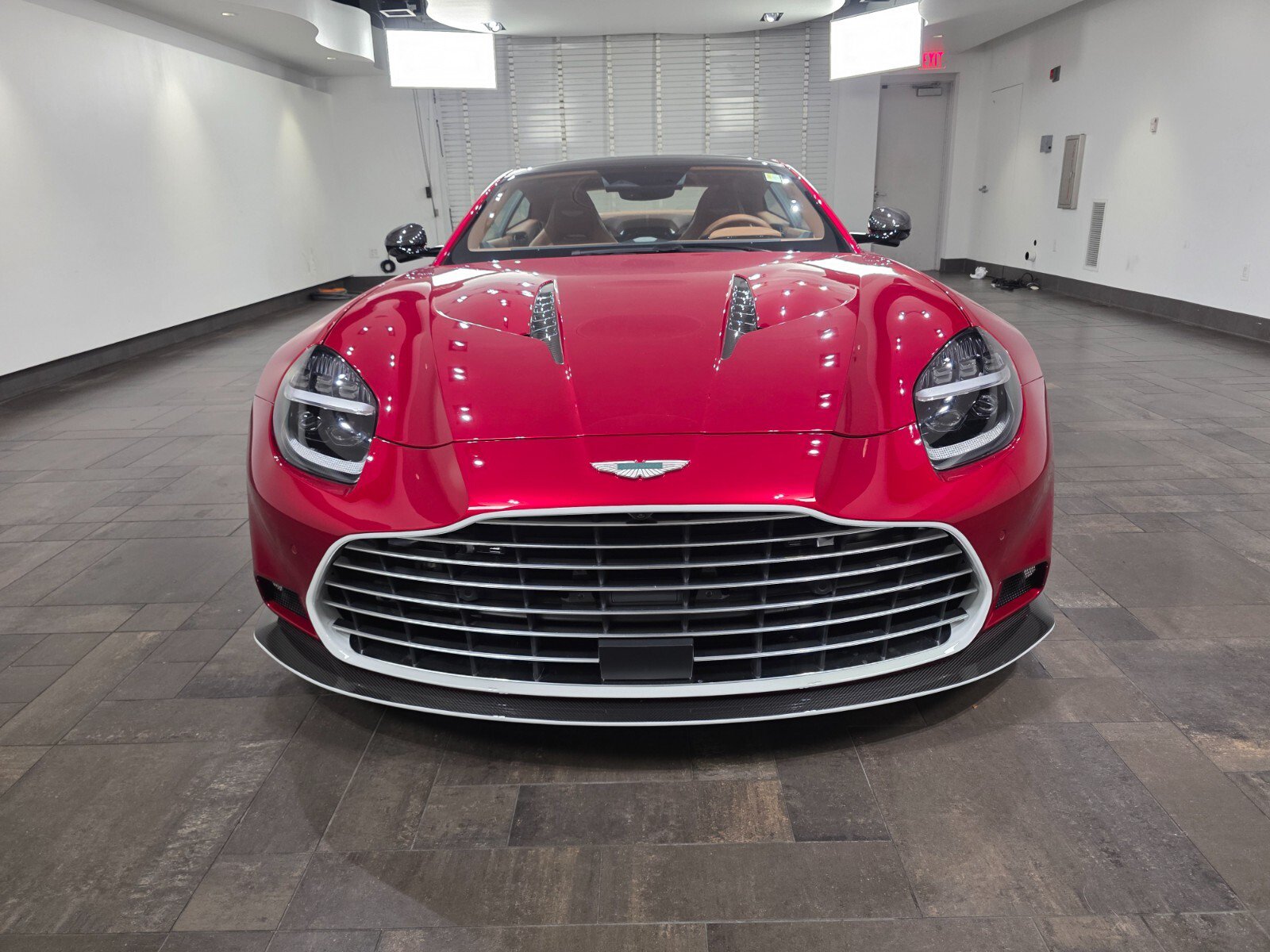 Used 2025 Aston Martin Vanquish RWD image 7