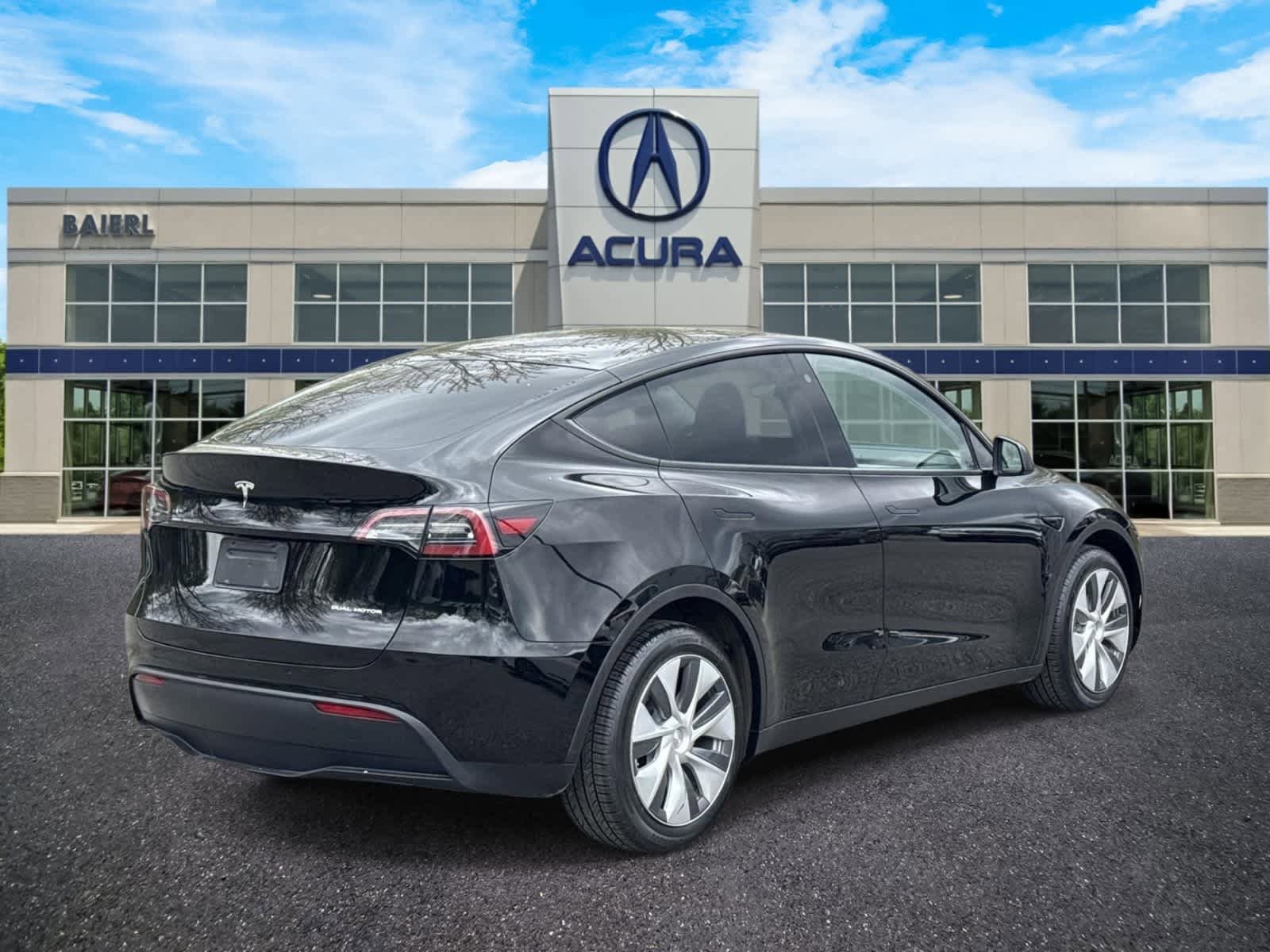Used 2023 Tesla Model Y AWD image 5
