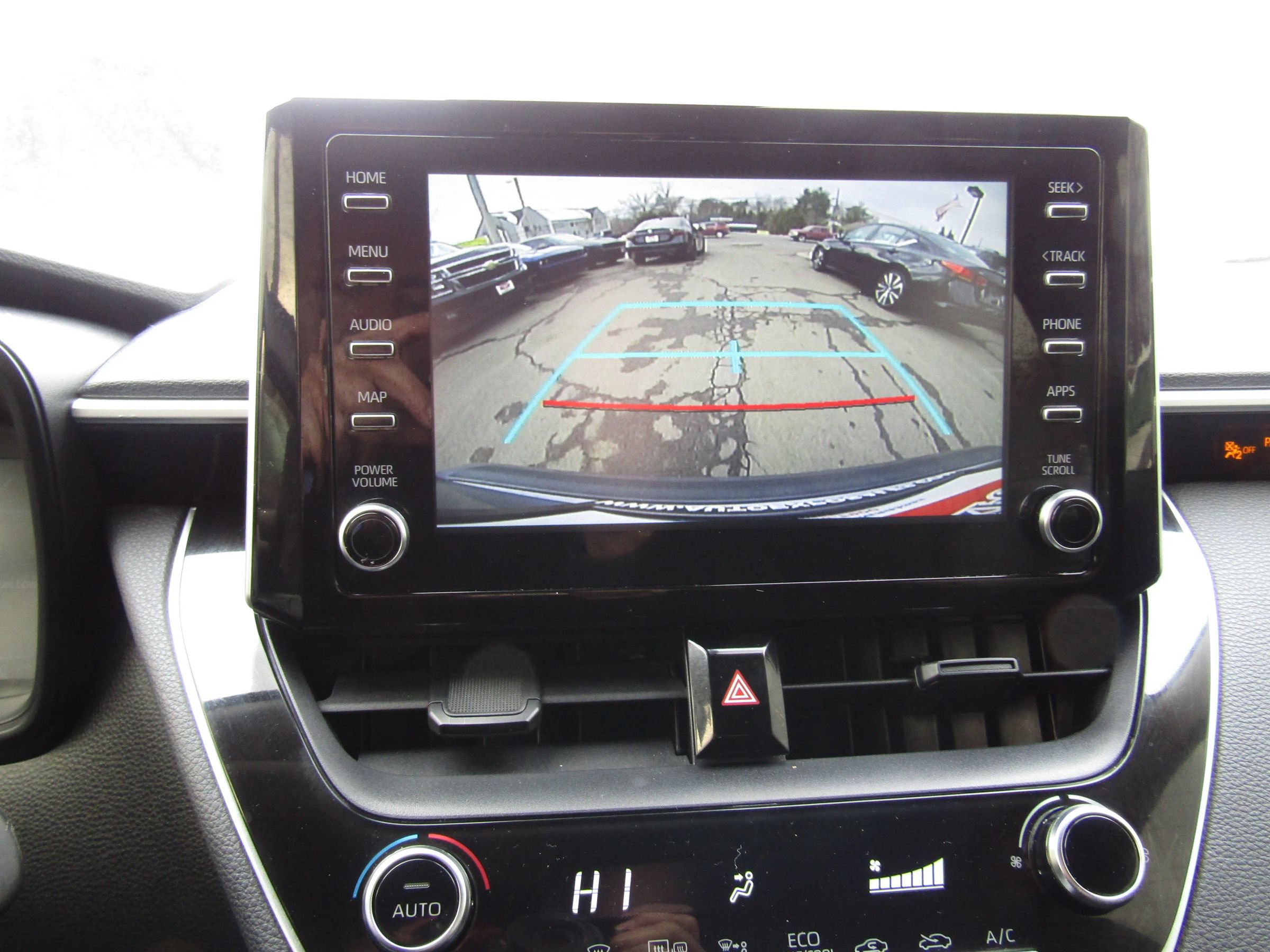 Used 2020 Toyota Corolla LE FWD image 18