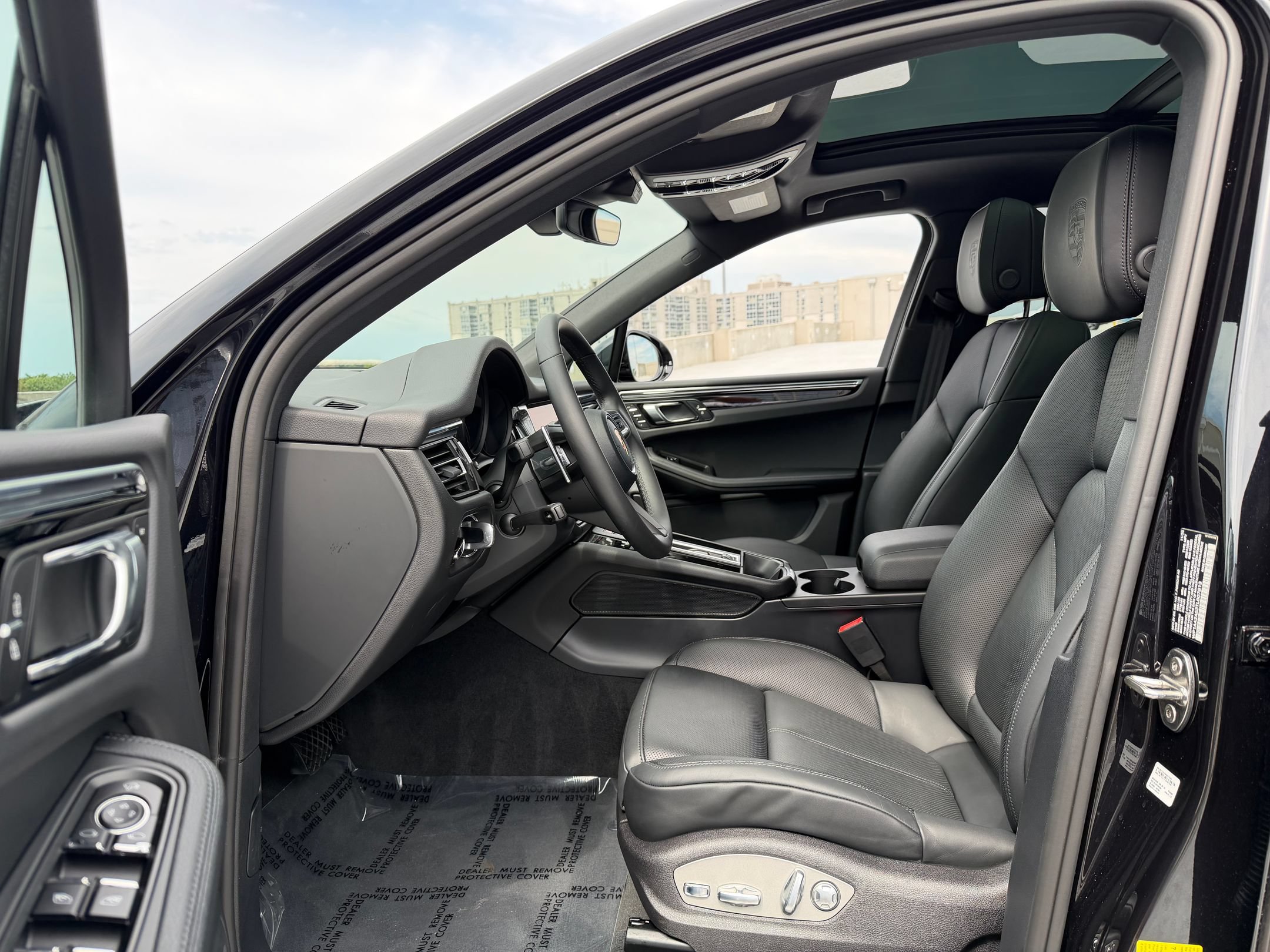 Certified 2026 Porsche Macan AWD/4WD image 32