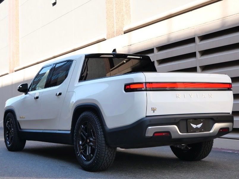 Used 2023 Rivian R1T Adventure image 10