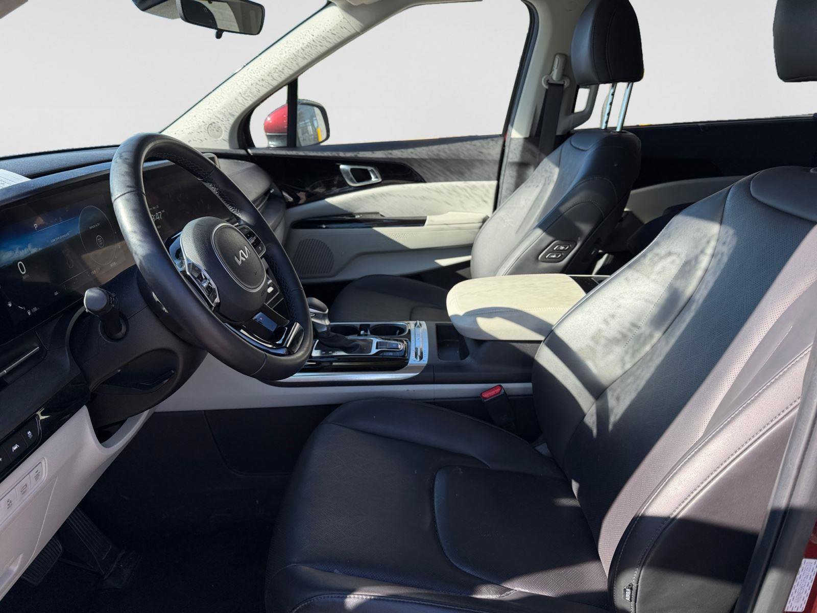 Used 2023 Kia Carnival SX FWD image 10