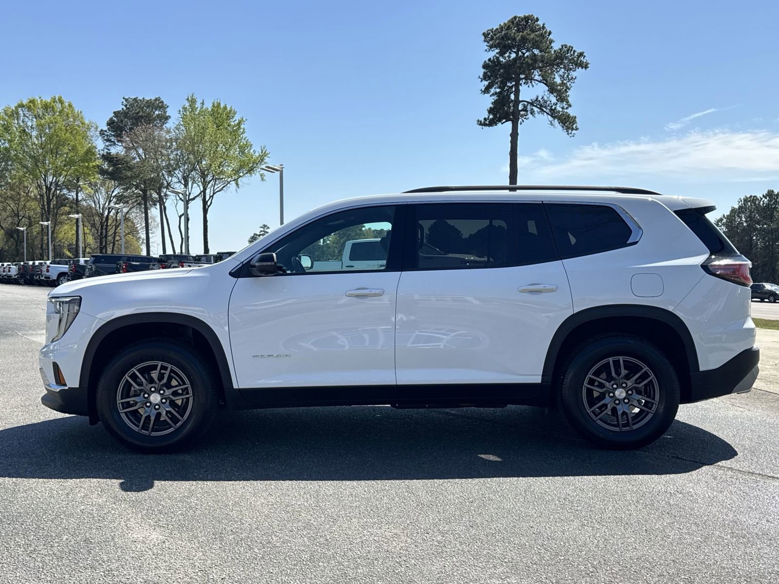 Used 2025 GMC Acadia Elevation image 7