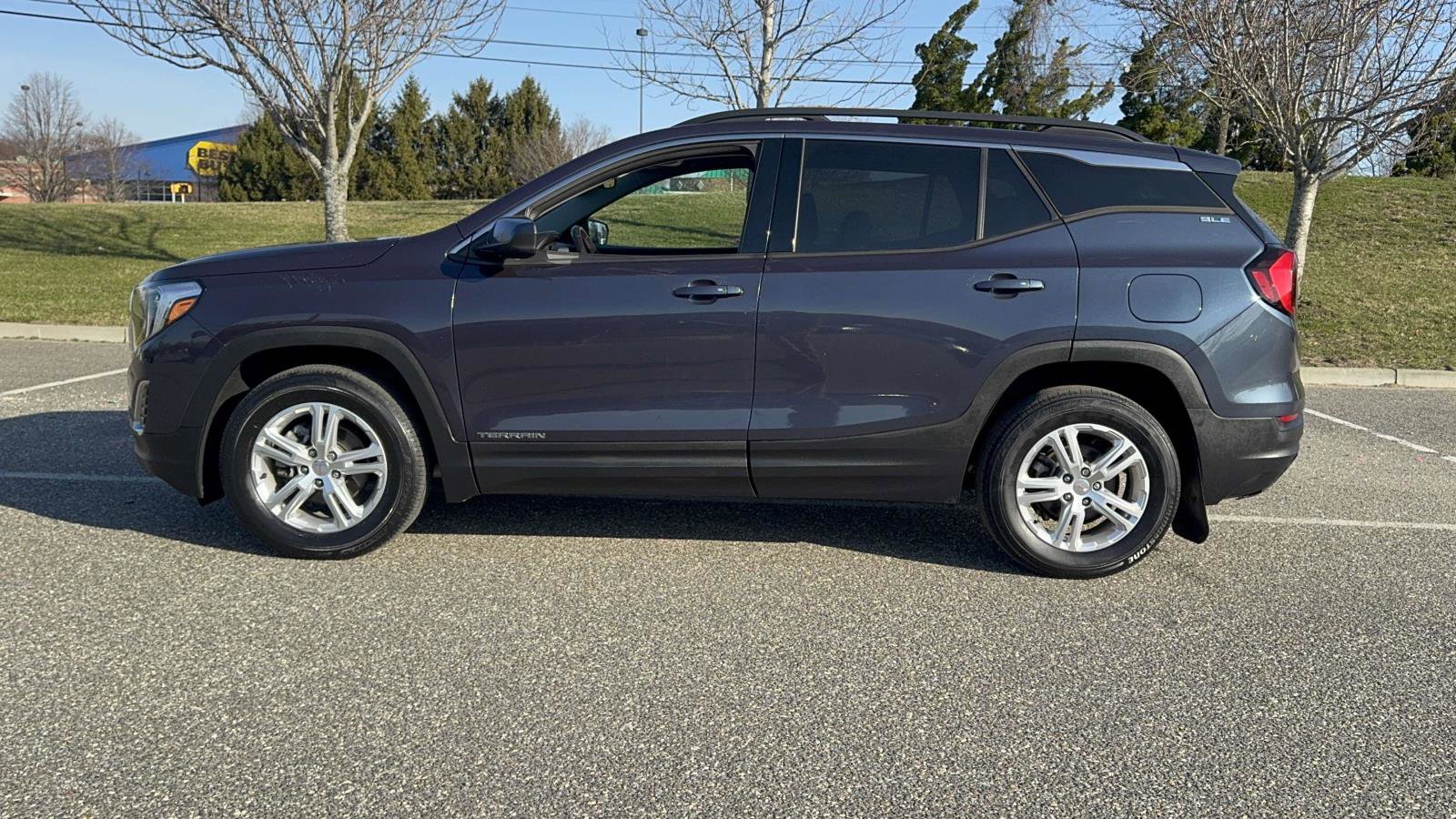 Used 2019 GMC Terrain SLE w/ Driver Convenience Package image 3