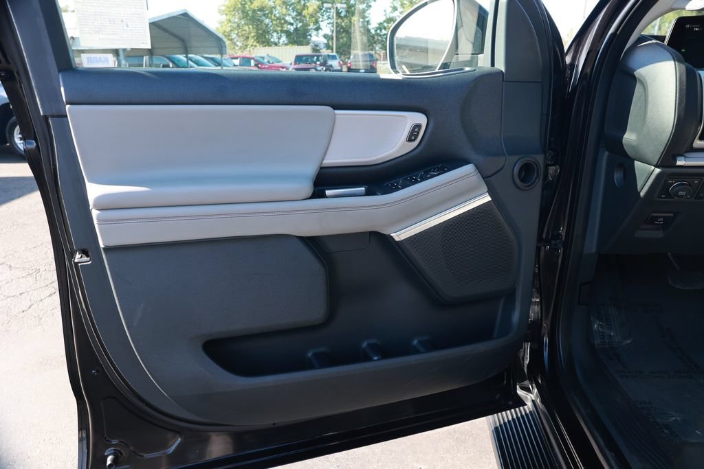 Used 2025 Ford Expedition Max Active AWD/4WD image 18