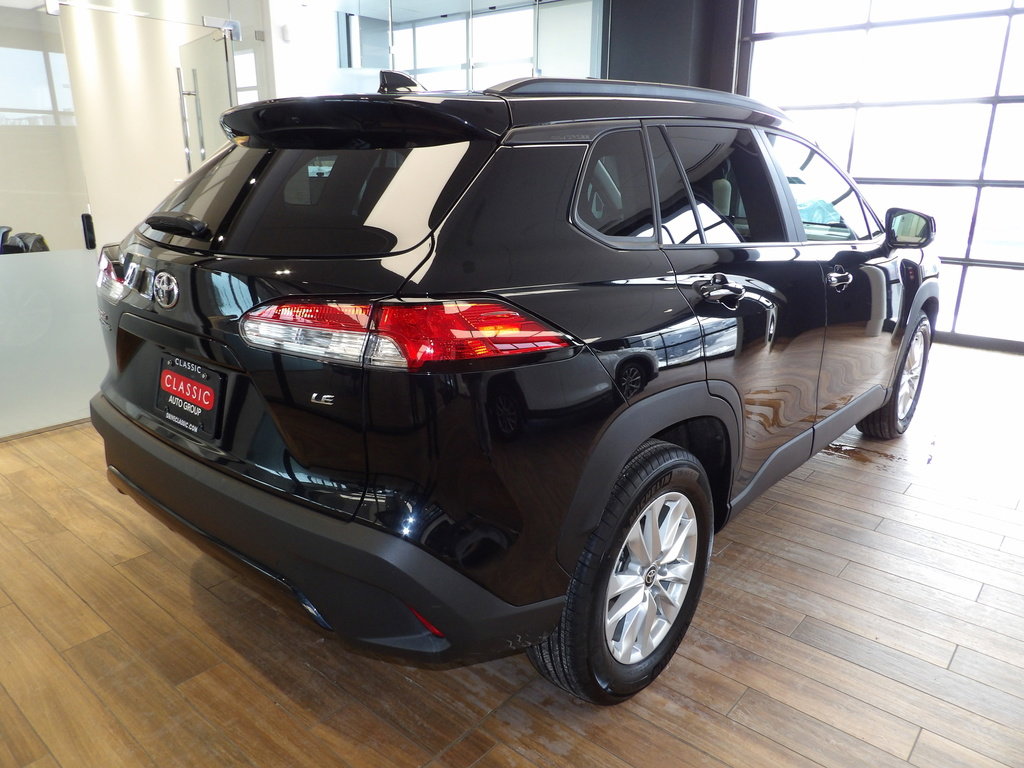 Used 2025 Toyota Corolla Cross LE image 6