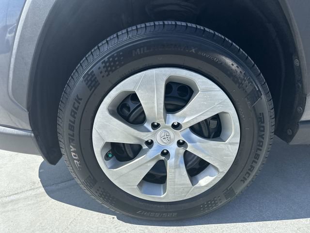 Used 2022 Toyota RAV4 LE image 18