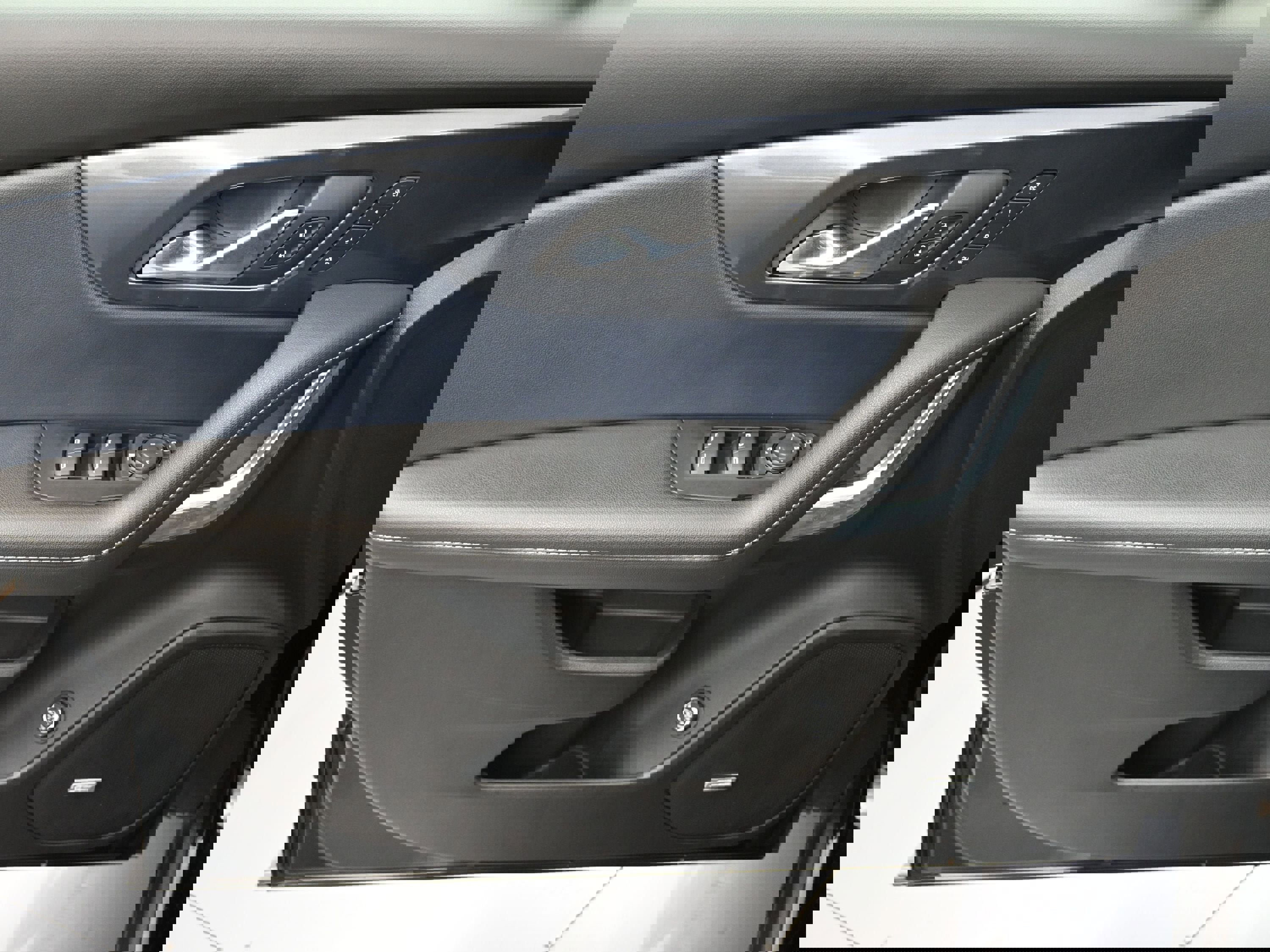 Certified 2023 Chevrolet Blazer RS w/ Driver Confidence II Package image 26