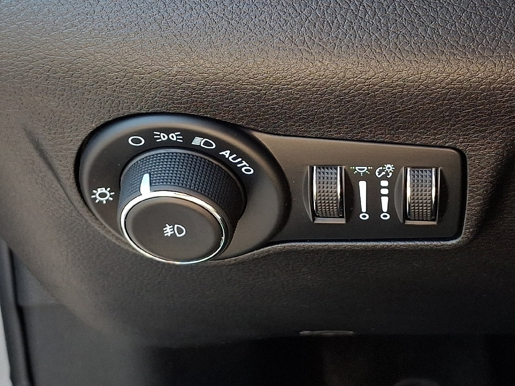 Used 2024 Jeep Compass Latitude AWD/4WD image 23