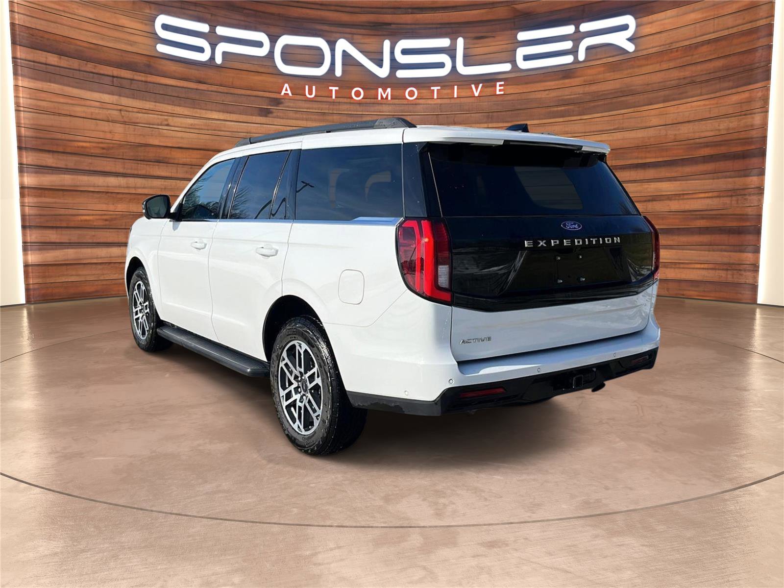 Used 2025 Ford Expedition Active image 3