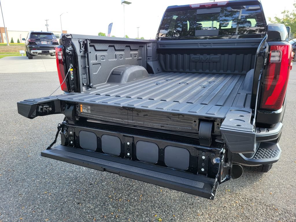 New 2025 GMC Sierra 2500 Denali w/ Denali Reserve Package AWD/4WD image 9