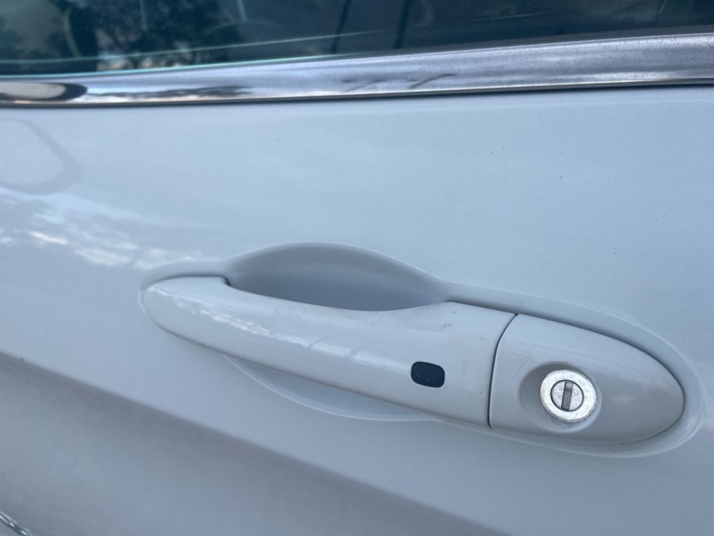Used 2017 Jeep Cherokee Overland FWD image 11