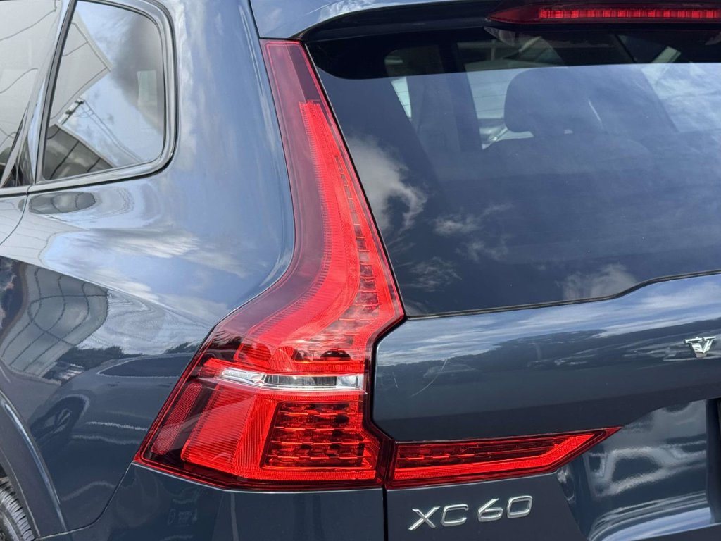 Certified 2024 Volvo XC60 B5 Core w/ Protection Package Premier AWD/4WD image 8