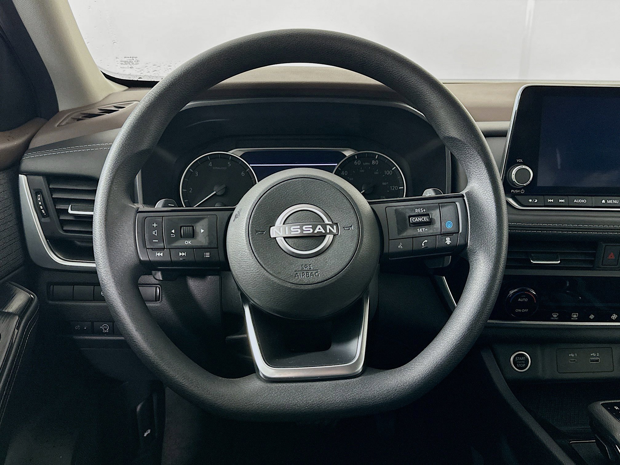 Used 2023 Nissan Rogue SV image 18