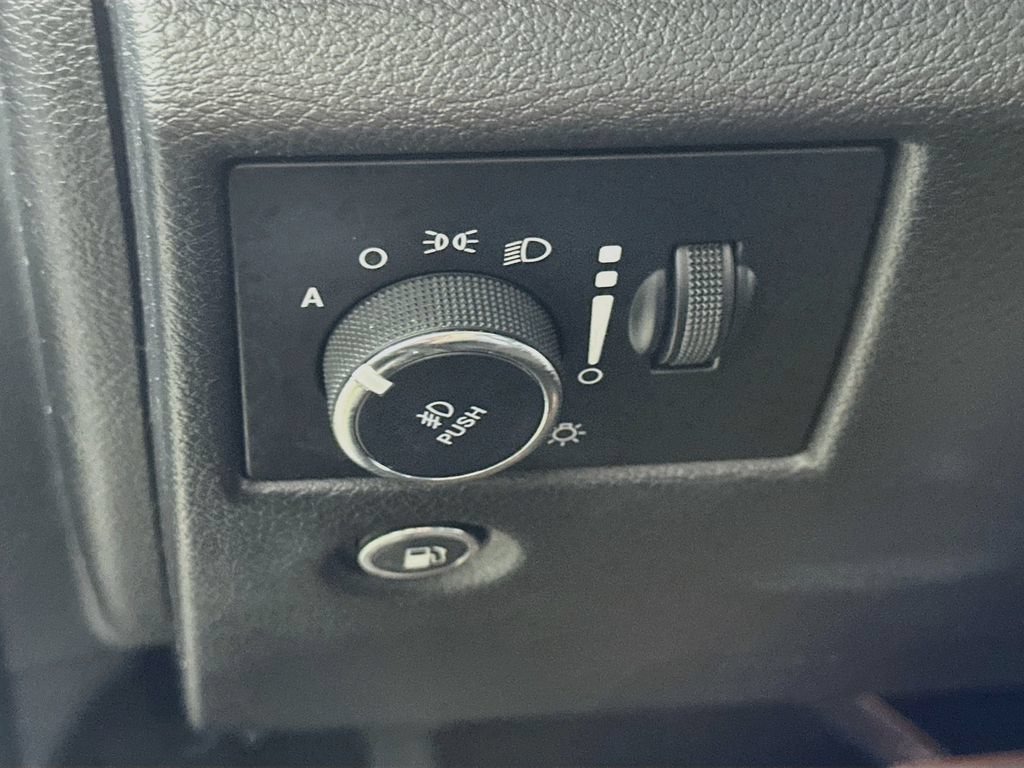 Used 2019 Jeep Grand Cherokee Altitude RWD image 23
